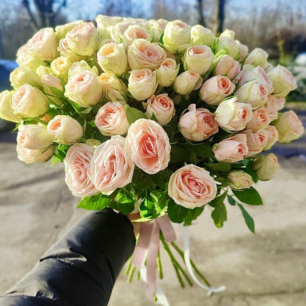Історія та значення квіткових подарунків у різних епохах