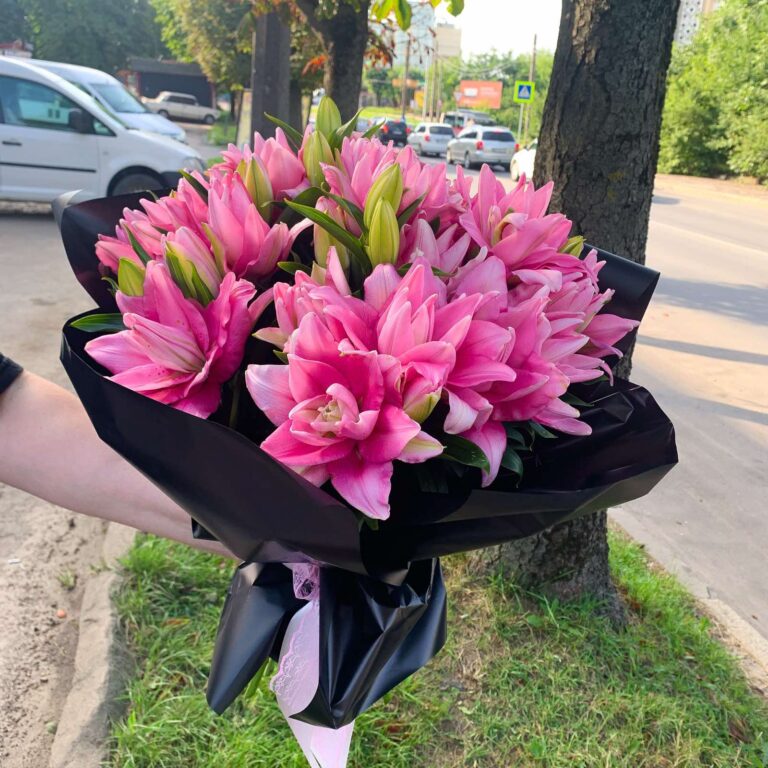 Букет із 9 рожевих лілій